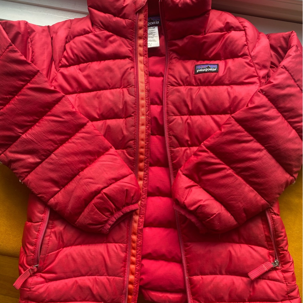 Patagonia girls puffer jacket dark pink red size small (8)